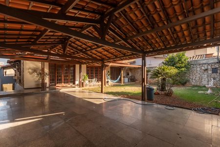 Casa à venda com 492m², 3 quartos e 4 vagasEntrada