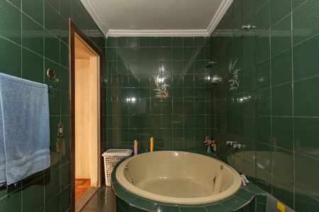 Casa à venda com 492m², 3 quartos e 4 vagasBanheiro Suíte 2