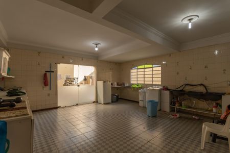 Casa à venda com 492m², 3 quartos e 4 vagasLavanderia