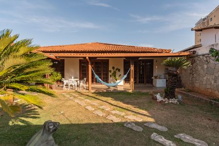 Casa à venda com 492m², 3 quartos e 4 vagasEntrada