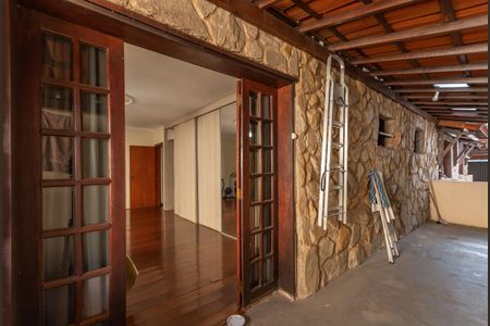 Casa à venda com 492m², 3 quartos e 4 vagasVaranda - Suíte 2
