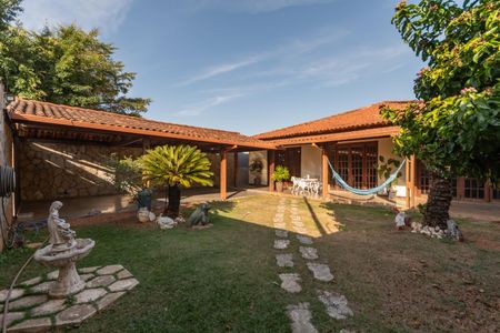 Casa à venda com 492m², 3 quartos e 4 vagasEntrada