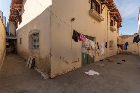 Casa à venda com 492m², 3 quartos e 4 vagasÁrea Externa - Corredor lateral