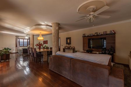 Casa à venda com 492m², 3 quartos e 4 vagasSala