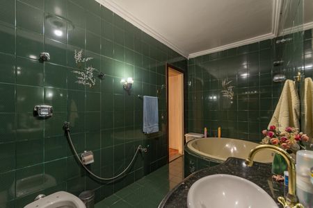 Casa à venda com 492m², 3 quartos e 4 vagasBanheiro Suíte 2