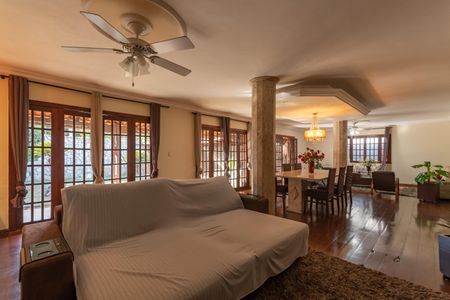 Casa à venda com 492m², 3 quartos e 4 vagasSala