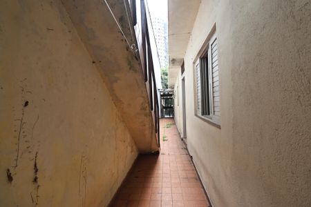 Casa à venda com 110m², 2 quartos e 2 vagasCorredor quintal 