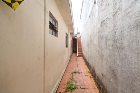 Casa à venda com 110m², 2 quartos e 2 vagasCorredor quintal 