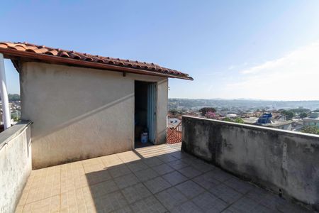 Casa à venda com 247m², 4 quartos e 4 vagas Casa à venda com 247m², 4 quartos e 4 vagasTerraço