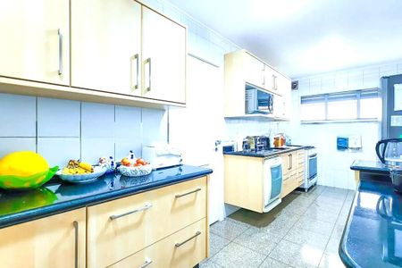 Apartamento à venda com 220m², 4 quartos e 4 vagas