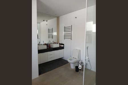 Casa à venda com 398m², 3 quartos e 5 vagas Casa à venda com 398m², 3 quartos e 5 vagasBANHEIRO