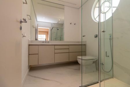 Apartamento para alugar com 230m², 3 quartos e 2 vagas Apartamento para alugar com 230m², 3 quartos e 2 vagasBanheiro 2 - Suíte