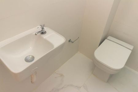 Apartamento para alugar com 230m², 3 quartos e 2 vagas Apartamento para alugar com 230m², 3 quartos e 2 vagasBanheiro de Serviço