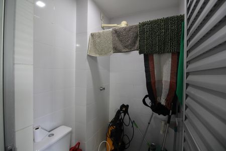 Casa de condomínio à venda com 149m², 5 quartos e 2 vagasBanheiro de Serviço