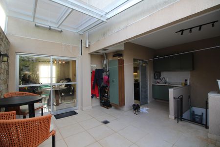 Casa de condomínio à venda com 149m², 5 quartos e 2 vagasÁrea Externa