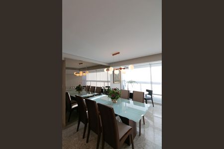 Apartamento à venda com 190m², 4 quartos e 4 vagas Apartamento à venda com 190m², 4 quartos e 4 vagasSala