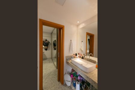 Apartamento à venda com 190m², 4 quartos e 4 vagas Apartamento à venda com 190m², 4 quartos e 4 vagasSuíte 1 e 2 Banheiro