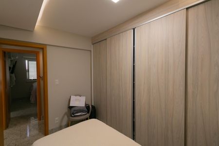 Apartamento à venda com 190m², 4 quartos e 4 vagas Apartamento à venda com 190m², 4 quartos e 4 vagasSuíte 3