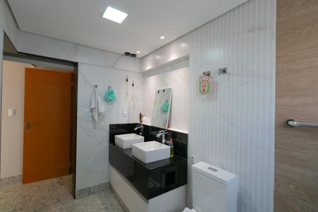 Apartamento à venda com 190m², 4 quartos e 4 vagas Apartamento à venda com 190m², 4 quartos e 4 vagasSuíte 4 Banheiro