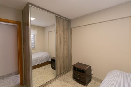 Apartamento à venda com 190m², 4 quartos e 4 vagas Apartamento à venda com 190m², 4 quartos e 4 vagasSuíte 2