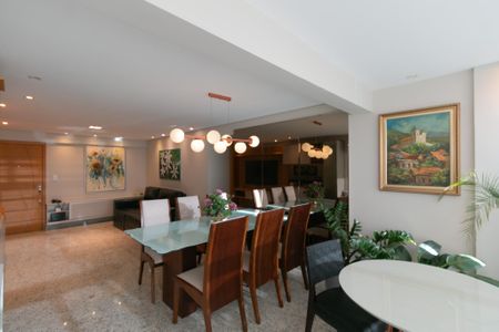 Apartamento à venda com 190m², 4 quartos e 4 vagas Apartamento à venda com 190m², 4 quartos e 4 vagasSala