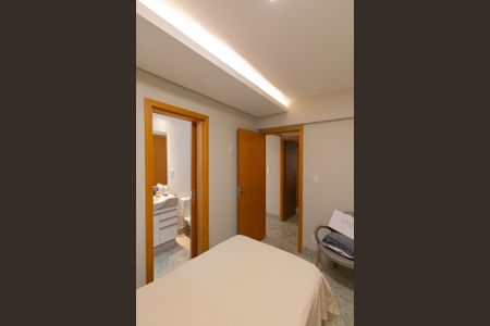 Apartamento à venda com 190m², 4 quartos e 4 vagas Apartamento à venda com 190m², 4 quartos e 4 vagasSuíte 3