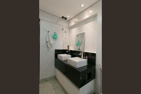 Apartamento à venda com 190m², 4 quartos e 4 vagas Apartamento à venda com 190m², 4 quartos e 4 vagasSuíte 4 Banheiro