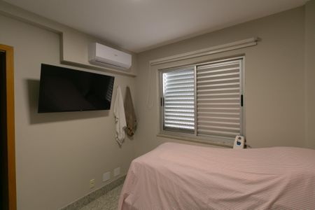 Apartamento à venda com 190m², 4 quartos e 4 vagas Apartamento à venda com 190m², 4 quartos e 4 vagasSuíte 1