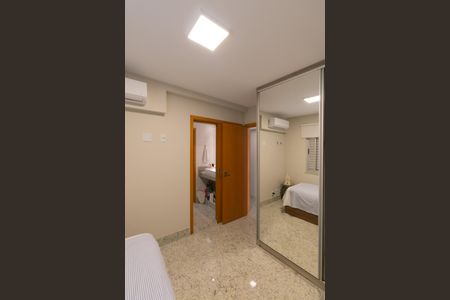 Apartamento à venda com 190m², 4 quartos e 4 vagas Apartamento à venda com 190m², 4 quartos e 4 vagasSuíte 2