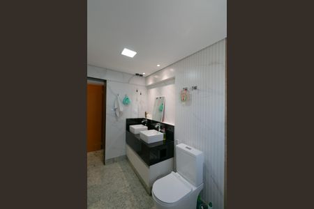 Apartamento à venda com 190m², 4 quartos e 4 vagas Apartamento à venda com 190m², 4 quartos e 4 vagasSuíte 4 Banheiro