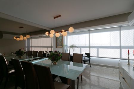 Apartamento à venda com 190m², 4 quartos e 4 vagas Apartamento à venda com 190m², 4 quartos e 4 vagasSala