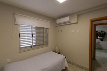 Apartamento à venda com 190m², 4 quartos e 4 vagas Apartamento à venda com 190m², 4 quartos e 4 vagasSuíte 2