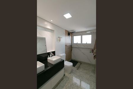 Apartamento à venda com 190m², 4 quartos e 4 vagas Apartamento à venda com 190m², 4 quartos e 4 vagasSuíte 4 Banheiro