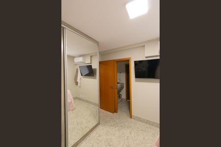 Apartamento à venda com 190m², 4 quartos e 4 vagas Apartamento à venda com 190m², 4 quartos e 4 vagasSuíte 1