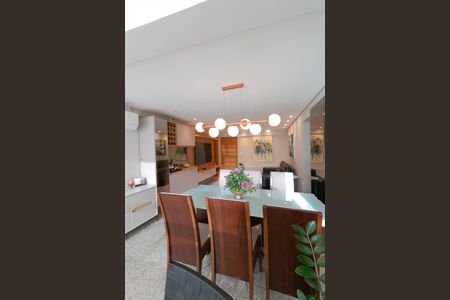 Apartamento à venda com 190m², 4 quartos e 4 vagas Apartamento à venda com 190m², 4 quartos e 4 vagasSala