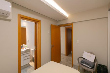 Apartamento à venda com 190m², 4 quartos e 4 vagas Apartamento à venda com 190m², 4 quartos e 4 vagasSuíte 3