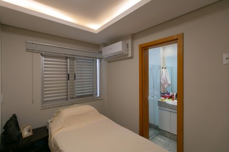 Apartamento à venda com 190m², 4 quartos e 4 vagas Apartamento à venda com 190m², 4 quartos e 4 vagasSuíte 3