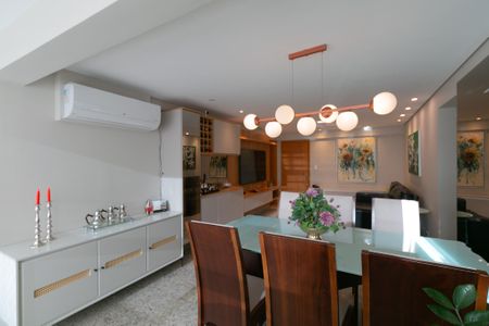 Apartamento à venda com 190m², 4 quartos e 4 vagas Apartamento à venda com 190m², 4 quartos e 4 vagasSala