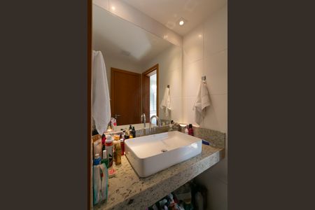 Apartamento à venda com 190m², 4 quartos e 4 vagas Apartamento à venda com 190m², 4 quartos e 4 vagasSuíte 1 e 2 Banheiro