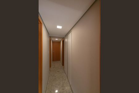 Apartamento à venda com 190m², 4 quartos e 4 vagas Apartamento à venda com 190m², 4 quartos e 4 vagasCorredor