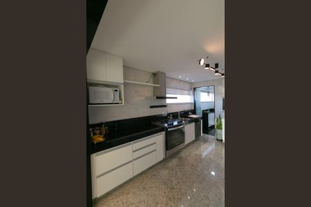 Apartamento à venda com 190m², 4 quartos e 4 vagas Apartamento à venda com 190m², 4 quartos e 4 vagasCozinha
