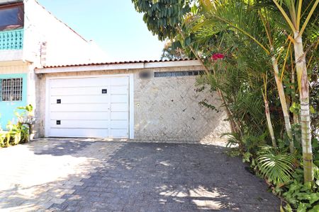 Casa à venda com 220m², 2 quartos e 6 vagasFachada