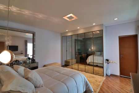 Casa à venda com 220m², 2 quartos e 6 vagasSuíte 1