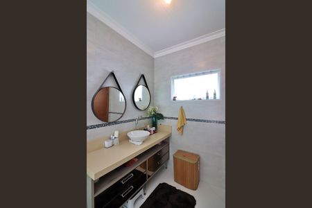 Casa à venda com 220m², 2 quartos e 6 vagasBanheiro da Suíte 1