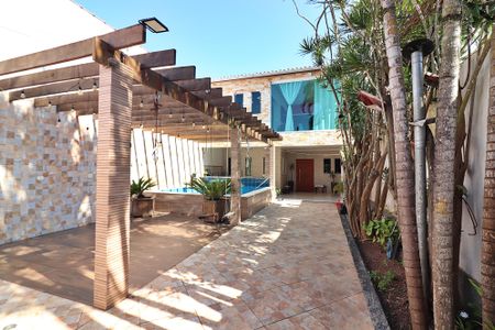 Casa à venda com 220m², 2 quartos e 6 vagasQuintal