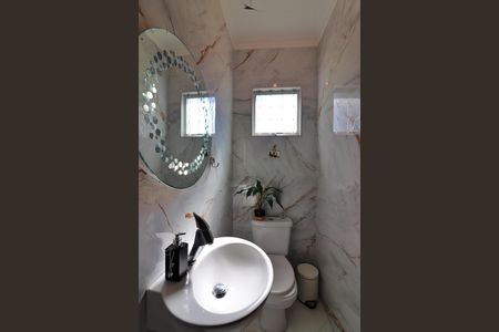 Casa à venda com 220m², 2 quartos e 6 vagasLavabo