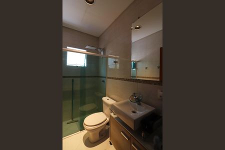 Casa à venda com 220m², 2 quartos e 6 vagasBanheiro da Suíte 2