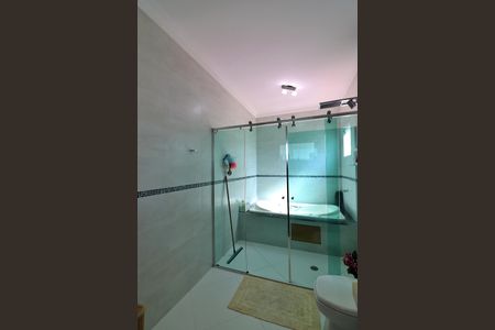 Casa à venda com 220m², 2 quartos e 6 vagasBanheiro da Suíte 1