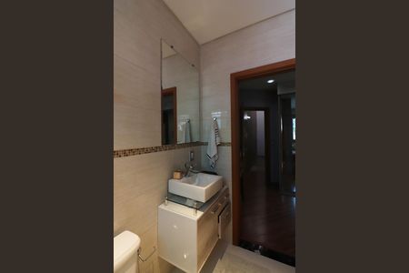 Casa à venda com 220m², 2 quartos e 6 vagasBanheiro da Suíte 2