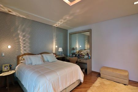 Casa à venda com 220m², 2 quartos e 6 vagasSuíte 1